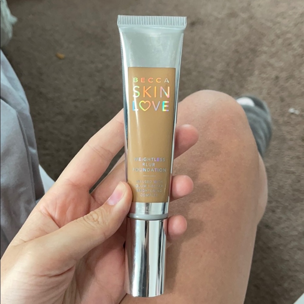 Becca skin love foundation